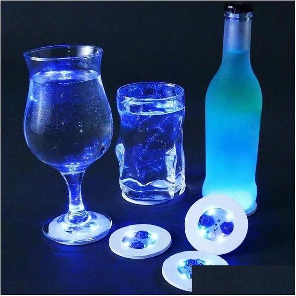 Tappetini Nuovo Bagliore lampeggiante Adesivo per bottiglie a LED Luci sottobicchiere Tappetino per tazza lampeggiante Alimentato a batteria per la decorazione del vaso della barra della festa di Natale Dhu0X