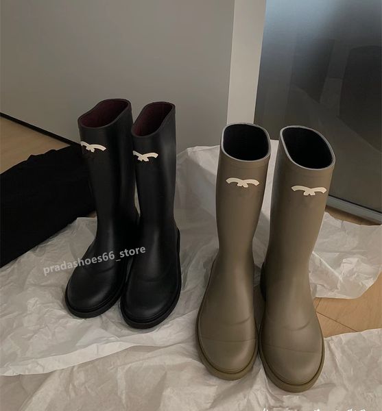 Rainboots Kauçuk Moda Tasarımcı Botlar De Mujer Platform Ayakkabı Orta Bileşen Retro Kişilik Botları Chanes Femame Çift Bahar Sonbahar Martin C