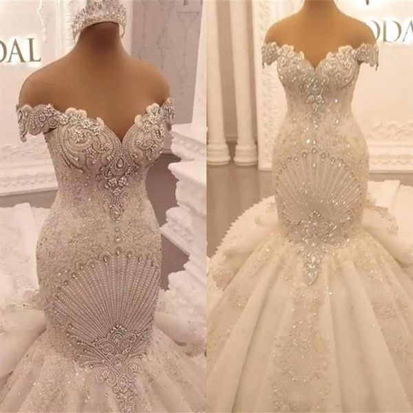 Abito da sposa a sirena in pizzo con applicazioni di lusso 2023 Elegante con spalle scoperte in cristallo senza schienale con volant arabo Dubai Abiti da sposa Abiti 260e