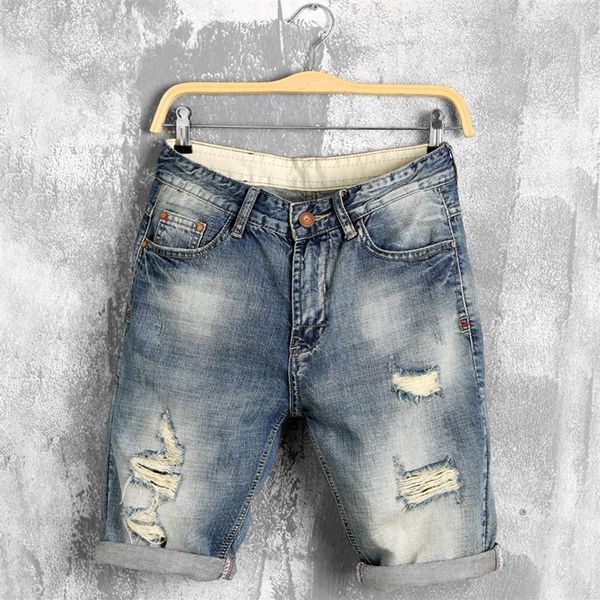 Pantaloncini di jeans taglie forti Jeans maschili stile estivo con foro Piedi nostalgici Flangiatura Pantaloncini da mendicante Jeans al ginocchio Alta qualità277m