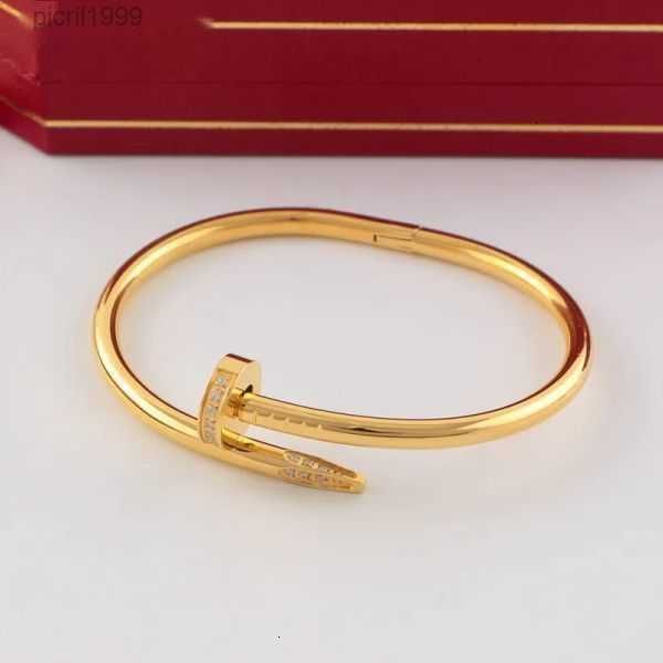 Дизайнерский браслет из 18-каратного золота - это процесс покрытия сплавом, который никогда не выцветает и не вызывает аллергии на ювелирные изделия Love Luck mokij