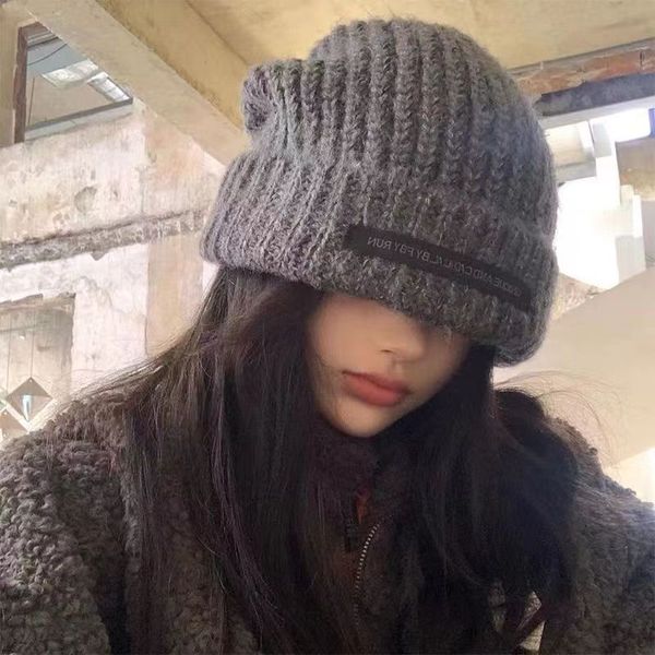 Nuovo cappello da donna autunno e inverno nuova moda tutto il cappello di lana rotondo a testa grande mostra il viso piccolo cappello caldo lavorato a maglia cappello freddo