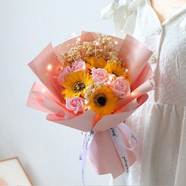 Fiori decorativi Bouquet da giorno per anniversario Regalo Gypsophila Fiore secco Girasole Rosa Sapone simulato Compleanno Decorazione di nozze