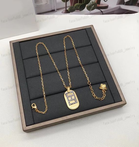 Designer-Schmuck-Gold-Halskette, modische ovale Anhänger-Halskette mit Interlock-Druck für Frauen, Geschenke