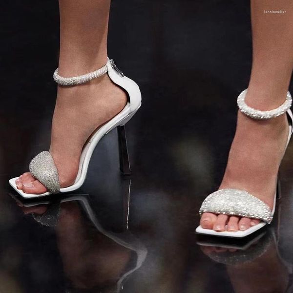 Сандалии, белые кожаные женские туфли на молнии с блестящими кристаллами, женские вечерние туфли на высоком тонком каблуке с запахом на щиколотке
