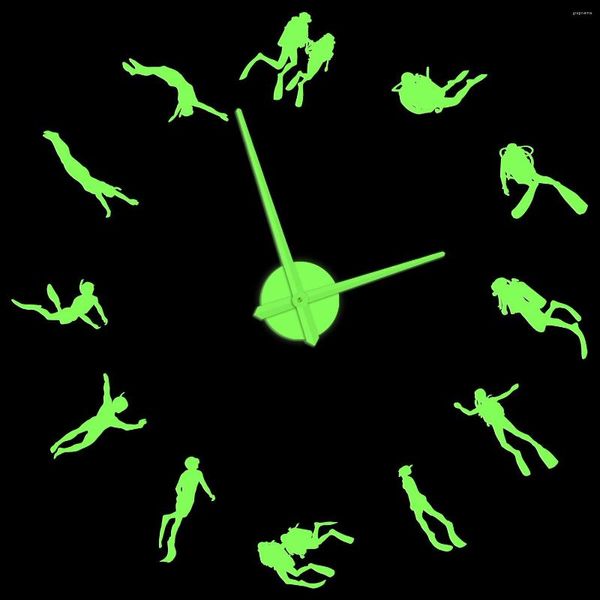 Orologi da parete Subacquei Glow In Dark Orologio Apneisti Arredamento camera da letto Immersioni Sport acquatici Luminoso senza cornice Adesivo fai da te Orologio silenzioso oversize