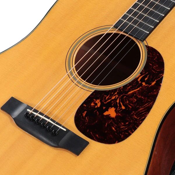 resimlerle aynı d18 akustik gitar f/s 00