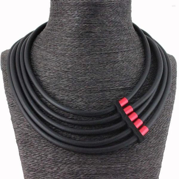 Collane con ciondolo Collana a tubo rosso Collana a tubo da donna Gioielli di moda Gotico corto in gomma nera Designer di gioielli fatto a mano in stile di lusso