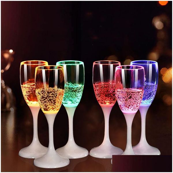 Copos de vinho LED Luminous Champagne Cup Matic Piscando Cálice Acrílico Acende Canecas Cerveja Uísque Bebida Copos para Festa Cozinha Natal Dhlsb