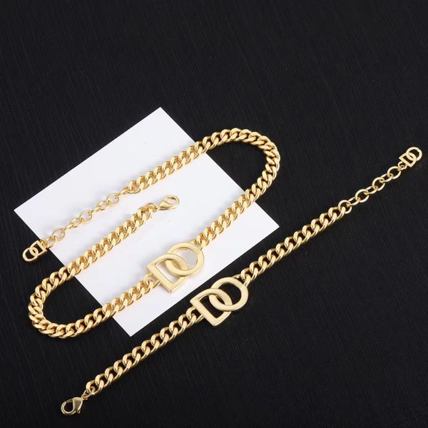 Luxuriöse Designer-Halskette aus 18-karätigem Gold. Stilvolles einfaches Armband für Herren und Damen. Schmucksets für Party-Jubiläumsliebhaber, Geschenk von hoher Qualität, mit Box
