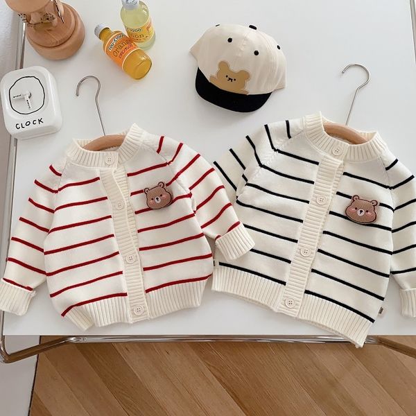 Pullover maglione carino per bambini 05 anni bambini ragazzo ragazza manica lunga monopetto orso cardigan lavorato a maglia a righe capispalla vestiti autunnali 230918