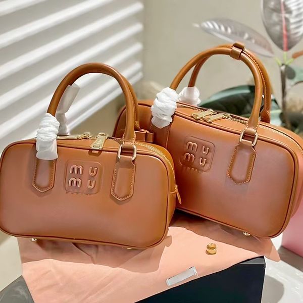 Bolsas de vaidade de viagem de boliche de couro de vaca Mulheres Mens Sacos de Embreagem Cross Body Totes Bolsa Moda Miui Maleta Arcadie Lolita Lavagem Bolsa de Ombro de Luxo