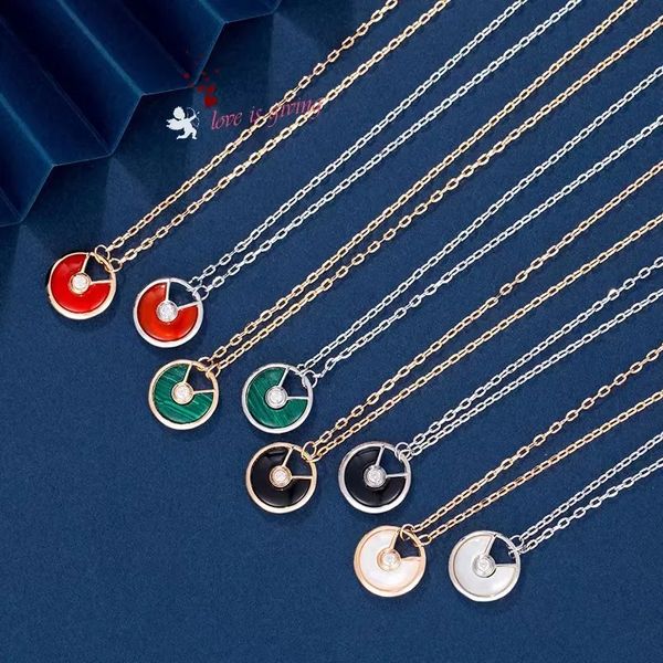 Regalo per gli amanti squisiti Collana con amuleto in argento 925 Conchiglia naturale Placcata in agata rossa Spessa Classica Luce Lusso Fornitura di gioielli con catena clavicola versatile di bell'aspetto