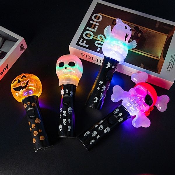 Halloween brinquedos handheld light up varinha adultos crianças cosplay adereços bonito fantasma pirata crânio abóbora piscando varas decoração de festa 230919