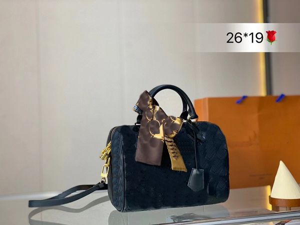 2023 neue geprägte Kissentasche Handtasche exquisite und elegante Metallstruktur Mode Umhängetasche lässig faul große Kapazität vielseitige Umhängetasche Marke Ha-Version