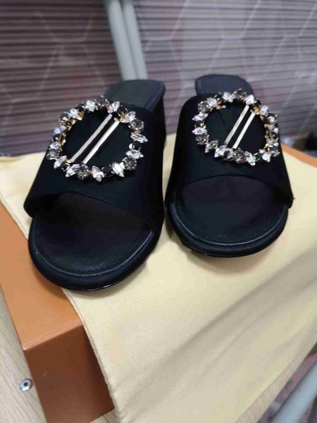 Pantofole Nuovi sandali europei in cristallo rosa indossano pantofole con tacco alto in pelle con tacco spesso gladiatori sandali eleganti scarpe da donna da festa x0919