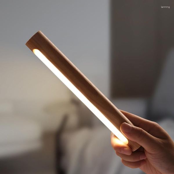 Lampada da parete Luce rotante Carica USB Dimmerazione continua Aspirazione magnetica Interruttore tattile notturno Camera da letto Atmosfera da comodino a 360 °