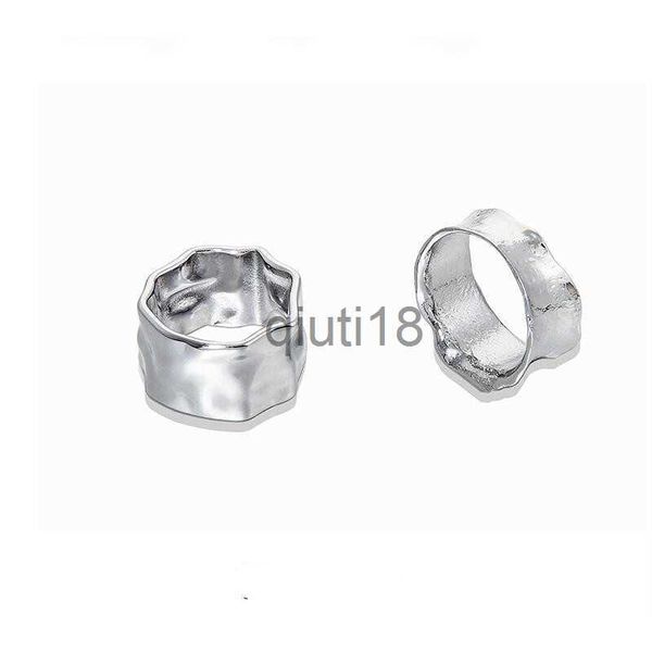 Anéis de banda Titanium aço não-desvanecendo anel nicho design escuro vento frio dobra textura irregular casal tendência acessórios x0920