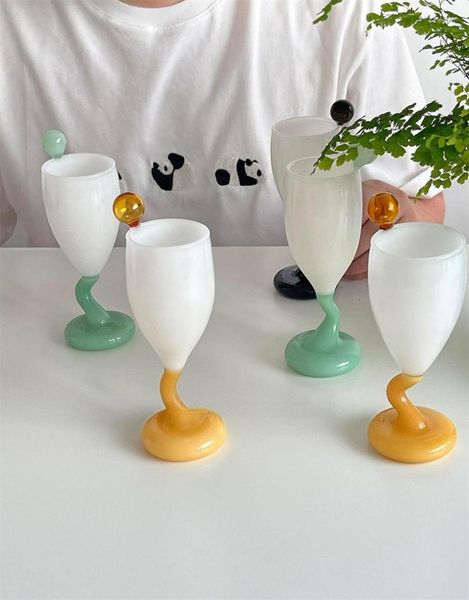 Bicchieri da vino Creativo carino contorto tazza per bevande Candela resistente al calore per uso domestico Cocktail in vetro a gamba alta in stile europeo