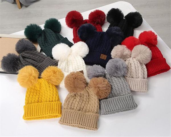 Etiqueta personalizada sólida branco marrom quente inverno crianças chapéu de malha único-manguito bonito duplo pom pom crianças gorro de inverno df278