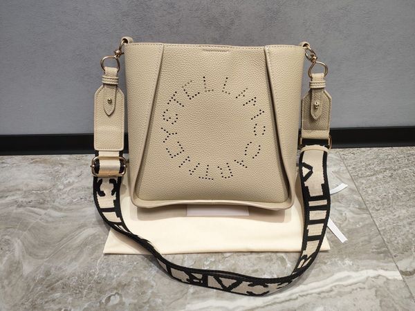 Stella McCartney Borsa a tracolla da donna Pelle bovina Fibbia in metallo Pelle ad alta capacità Logo traforato Modello litchi Lettera Tracolla Borsa di lusso firmata