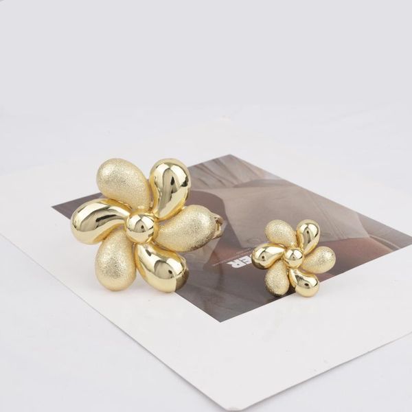 Collana Orecchini Set Dubai Colore oro Gioielli di alta qualità Le donne indossano bracciale Anello Moda Stile classico Design floreale geometrico Compleanno