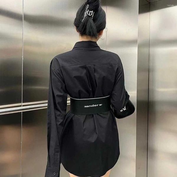 Tasarımcı Kadın Bluzları Yaz Tasarımcıları Bluz Moda Lüks Arka Mektup Uzun Kollu Gömlek Kadın Yüksek Bel Age Age-Agating Elbise Polo Yakası Talif