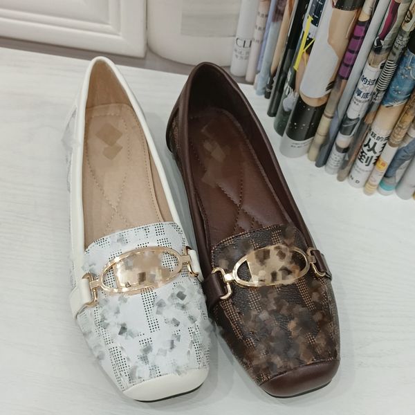 2023 Designer Dress Shoes Pelle Fibbia in metallo M K Ballerine Danza Moda Donna Tela Jacquard Sneakers MICH Kor Mocassino Scarpe da barca Lady Fisherman Mule