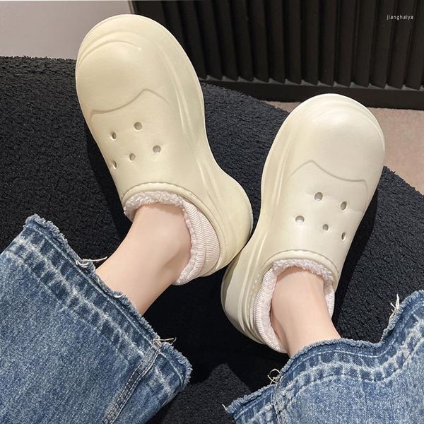 Chinelos tendência mulheres apartamentos plataforma de algodão curto sapatos de pelúcia 2023 casual andando vestido botas confortáveis moda quente flip flops