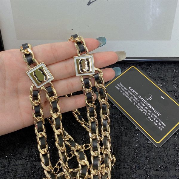 Cintura da donna di lusso a catena dorata Cinture di diamanti Cintura da donna Catene di design Cinture Lettere Cintura a doppio strato Pantaloni eleganti dorati Cintura