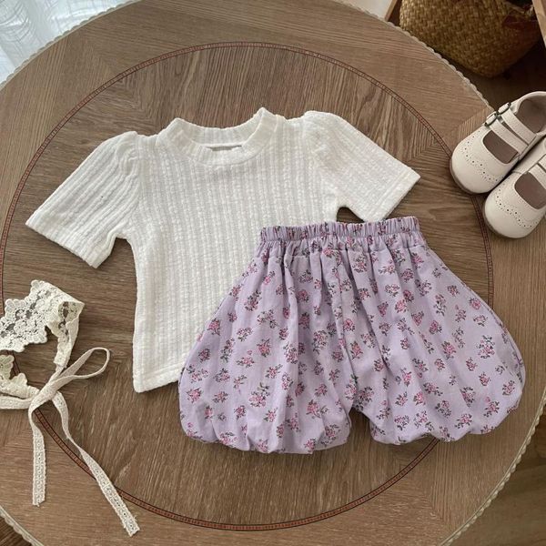 Kleidung Sets AncoBear Koreanische Stilvolle Baby Mädchen Sommer Anzug Set 2 Stück Kinder Weiß Pullover Tops Lila Blumen Bloomers Kinder Outfit 230919