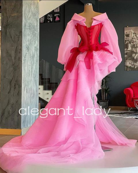 Rosa-rote, aufregende Abendkleider mit Rüschen, hohem, niedrigem Rock, Schnürkorsett, Feen-Langarm-Abschlussball-Prinzessin-Kleid