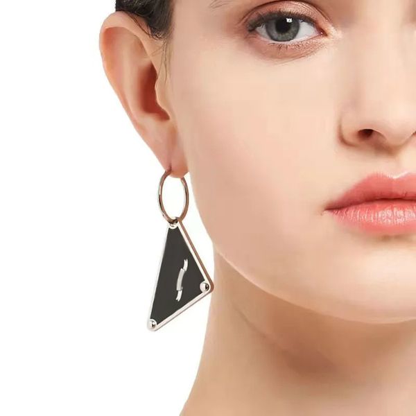 Marca de luxo charme brincos moda designer brincos de argola triângulo carta orelha studs para senhoras das mulheres acessórios festa casamento
