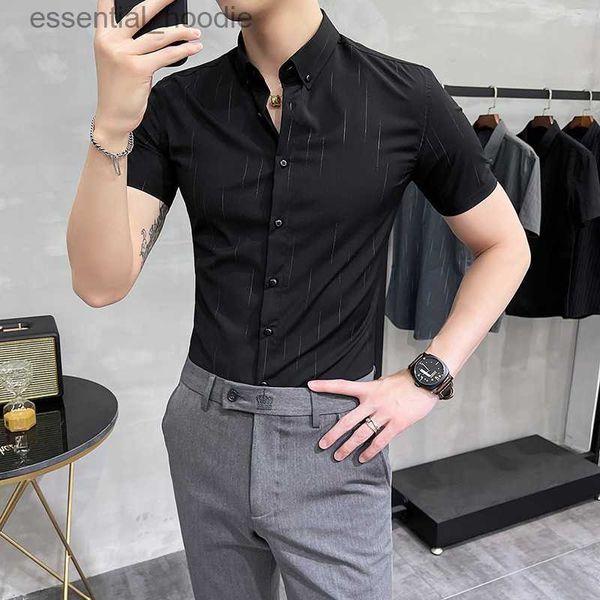 Camisas de vestido masculinas Roupas de marca Homens Verão Lazer Stripe Camisas de manga curta / Masculino Slim Fit Camisas de lapela de negócios Preto Branco S-5XL L230921