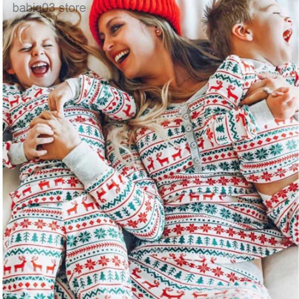 Abiti coordinati per la famiglia Pigiama natalizio per la famiglia Madre Padre Bambini Abito coordinato Stampa alce 2 pezzi Completo da notte Pagliaccetto per bambini Natale Look per la famiglia T230921