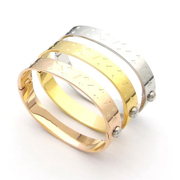 23ss Cuff Braccialetti di lusso con fascino di alta qualità firmati in oro 18 carati con quattro foglie di rosa braccialetti con motivo floreale per uomo donna bijoux cjewelers Regalo di compleanno