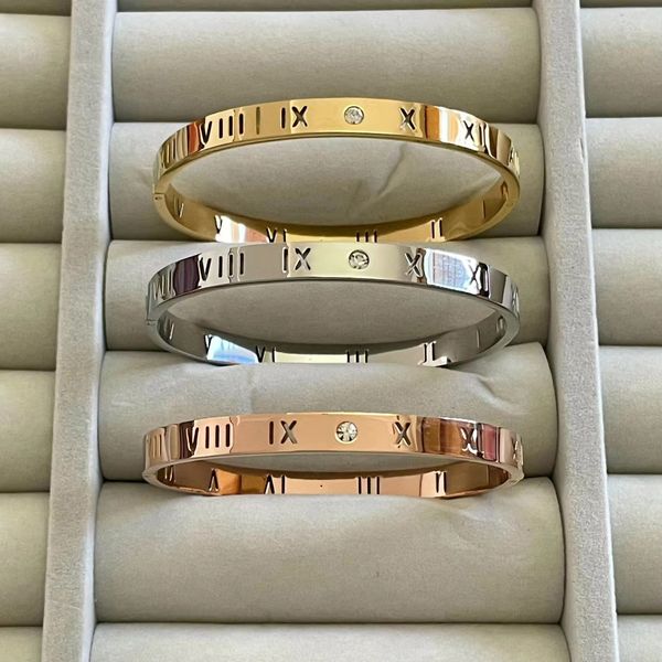 Bracciale in acciaio al titanio di alta qualità, classiche lettere di numeri romani, gioielli con bracciale per coppie in zirconi, regalo per gli amici