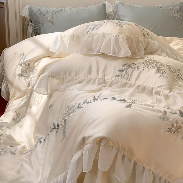 Set di biancheria da letto Primavera ed estate Cool 80 Copriletto in seta setosa in pizzo a cuore per ragazza in 4 pezzi di seta blu essenza