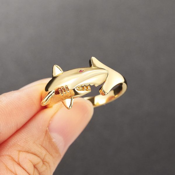 Alyans ayarlanabilir altın renkli köpekbalığı yüzüğü erkekler için punk tarzı kişilik kadınlar hip hop aksesuarları mücevher dropship tedarikçileri R719 230921