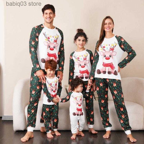 Abiti coordinati per la famiglia Pigiama natalizio per regalo di famiglia Cartone animato Alce Stampa Mamma Figlia Papà Figlio Abito coordinato 2 pezzi Completo Pagliaccetto per neonato Look natalizio Pjs T230921