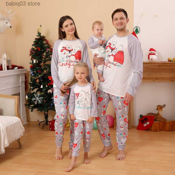 Aile Eşleşen Kıyafetler Yeni Yıl Giysileri Karikatür Ayı Baskı Placare Noel Aile Pijamaları Set Ebeveyn-Çocuk Eşleşen Kıyafetler Bebek Romper Noel Look T230921