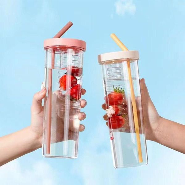 Tumblers Dry Wet Separation Design 700 ml Strohbecher Transparente Plastikwasserflasche mit tragbarem Safttrinken