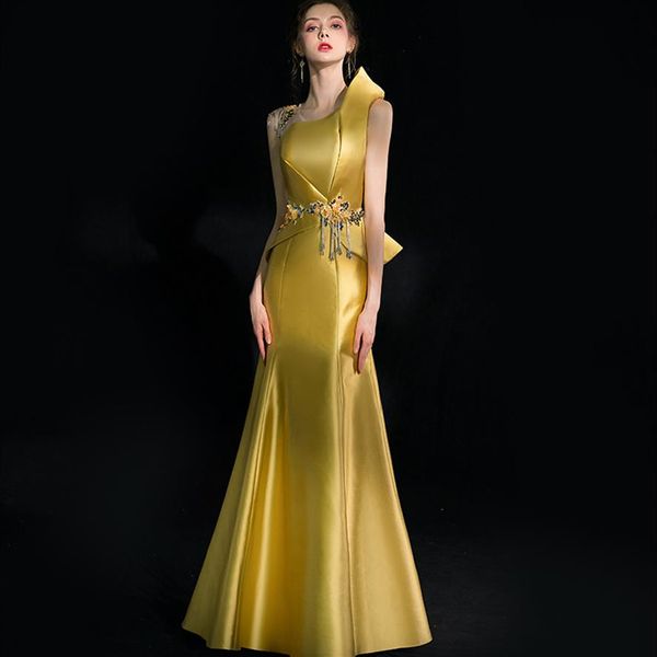 2023 Elegantes Meerjungfrau-Abschlussballkleid mit goldenen Pailletten, einschultriger Ausschnitt, seitlich gespaltene Abendkleider, Satin, Sweep-Zug für besondere Anlässe Form244s