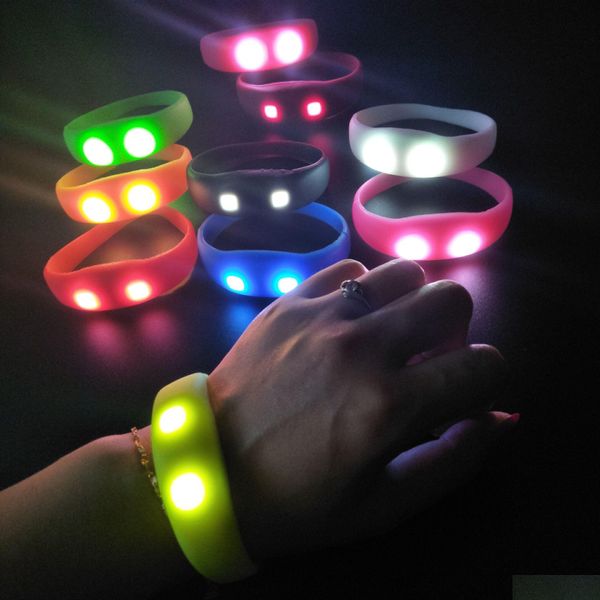 Outros suprimentos de festa festiva LED piscando pulseira de pulso Vocie Control Pulseiras Sound Activated Glow Bracelet para clubes Concerto Dhyot