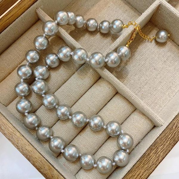 Collane con ciondolo Collana di perle Grigia rotonda 2023 Catena da collo di moda con catena di maglione con colletto di lusso