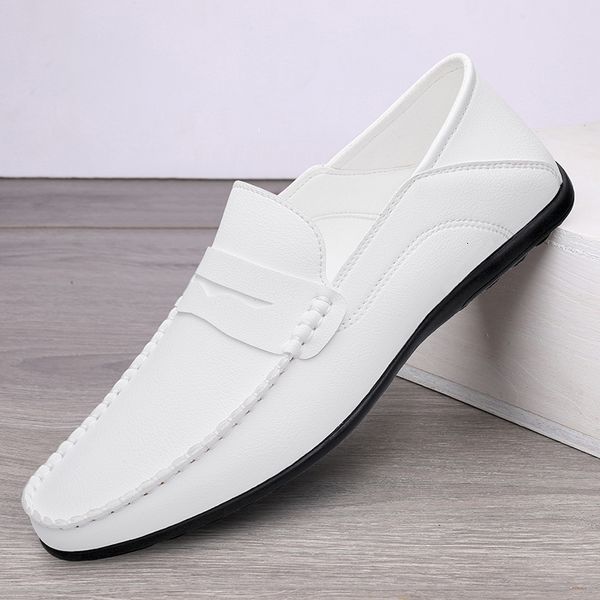 Man Suocos vestido de noiva de verão branco condução mocassins calçados homens casuais couro dividido deslize no sapato masculino leve