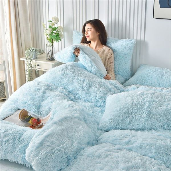 Set di biancheria da letto Copripiumino in pile di corallo super morbido Trapunta invernale in peluche addensato Colore arcobaleno Lungo Shaggy Fluffy Queen Size Comforter 230921