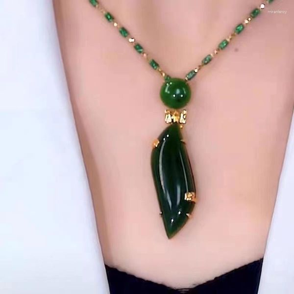 Collane con ciondolo imitano collana di giadeite verde smeraldo regalo per le donne mamma elegante classica lussuosa pietra preziosa dichiarazione di perline