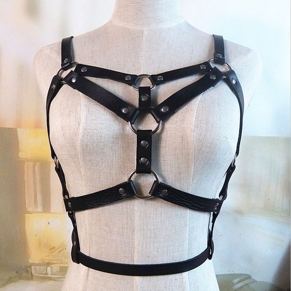 Bretelle Moda Punk Reggiseno senza coppe Top Cintura con imbracatura in pelle Bondage per il corpo Cinghie pettorali Nero Rivetto con borchie Cropped Top Harness Donna 230921