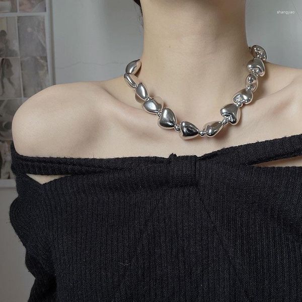 Anhänger Halsketten Temperament Metall Wind Liebe Kurze Schlüsselbein Halskette Retro Geometrische Dreidimensionale Pfirsich Herz Choker Spice Girl